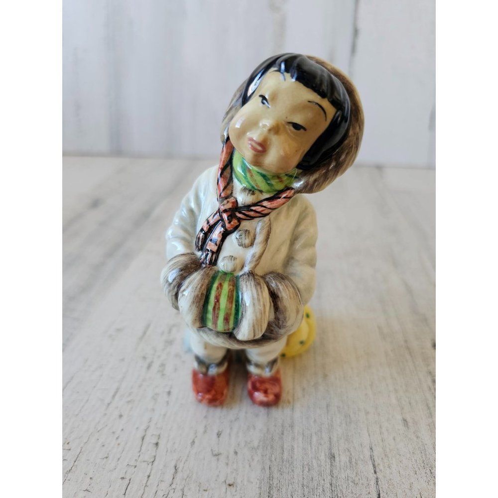 Gort snowflake Eskimo figurine vintage bone china statue‎ girl Chinese Japanese
